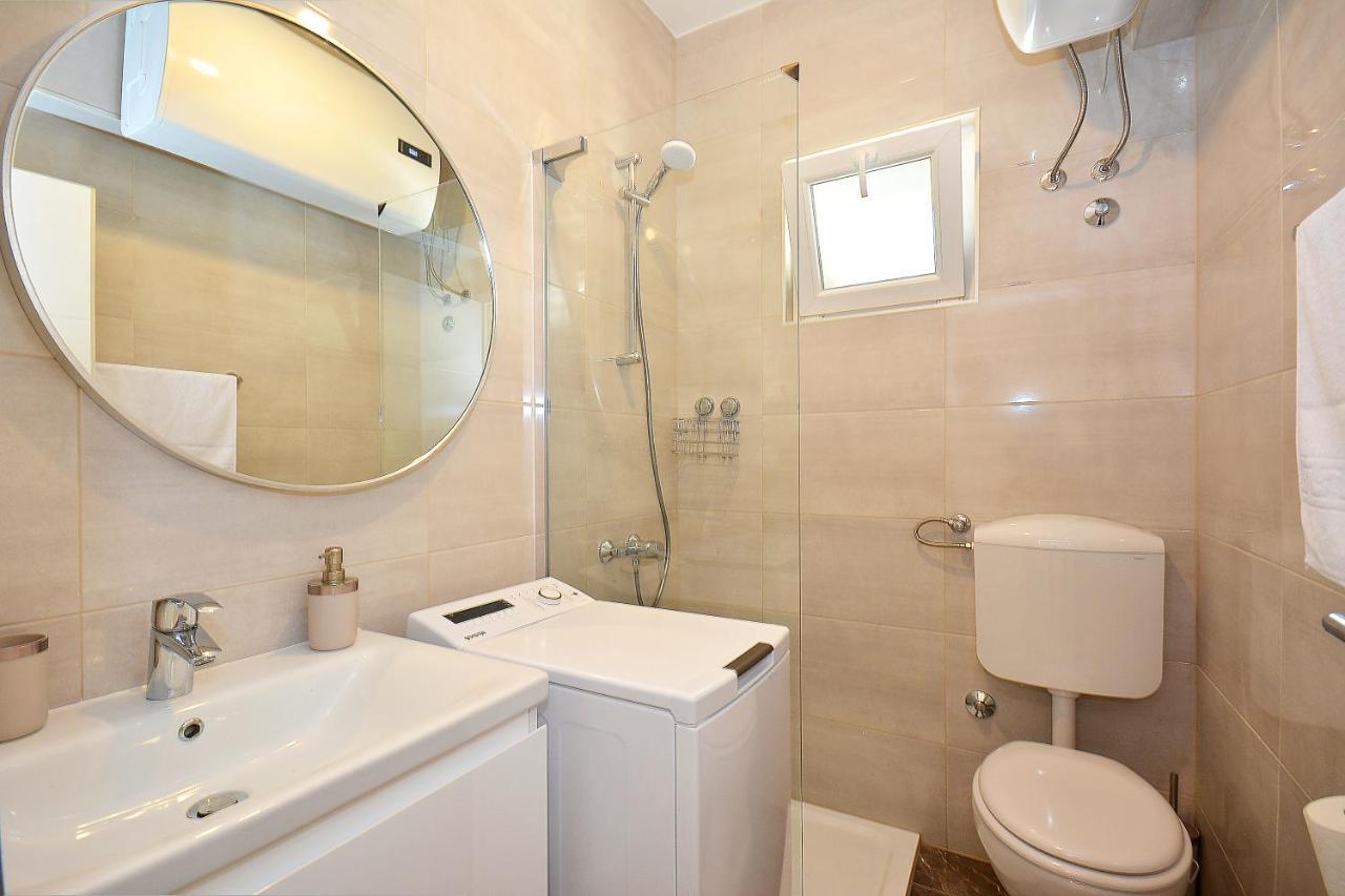 Apartment 'Mimo' In Milna - Hvar Bagian luar foto