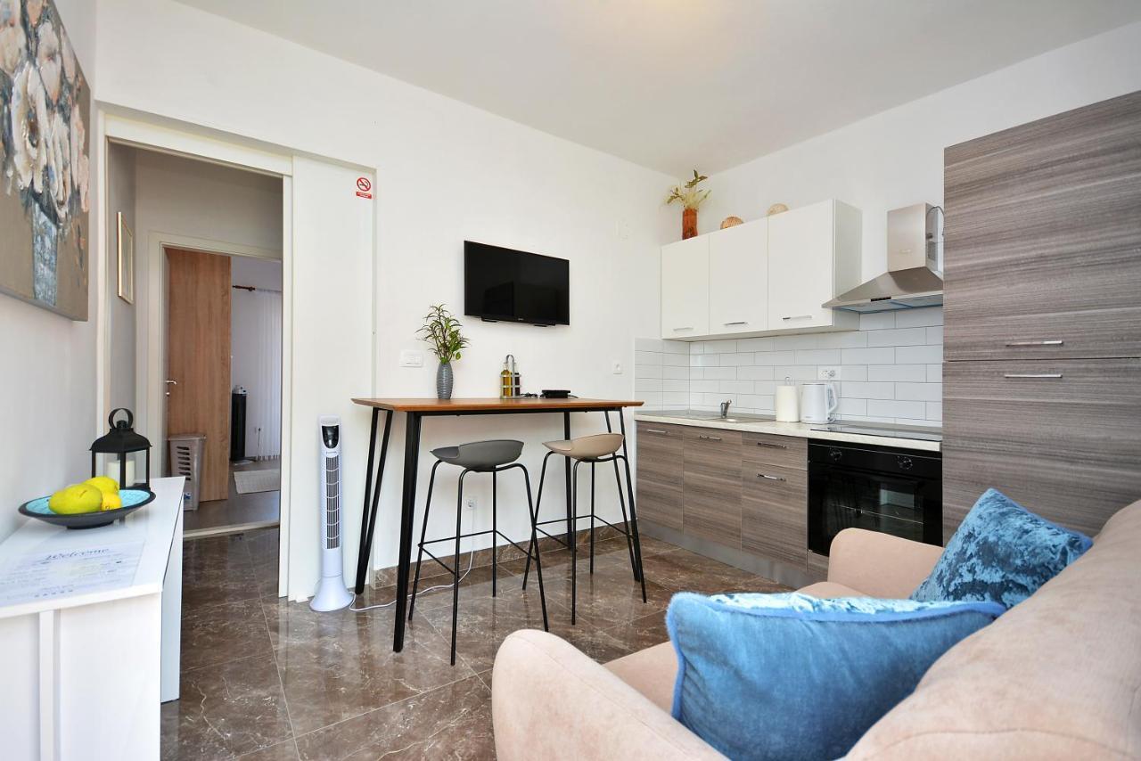Apartment 'Mimo' In Milna - Hvar Bagian luar foto